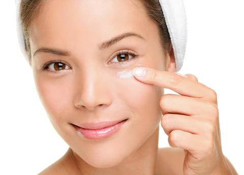 Topical vitamin K may help lighten dark circles under eyes.